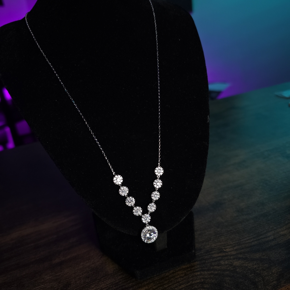 Elegant Silver Necklace with Crystal Accents - Picture 3 of 5